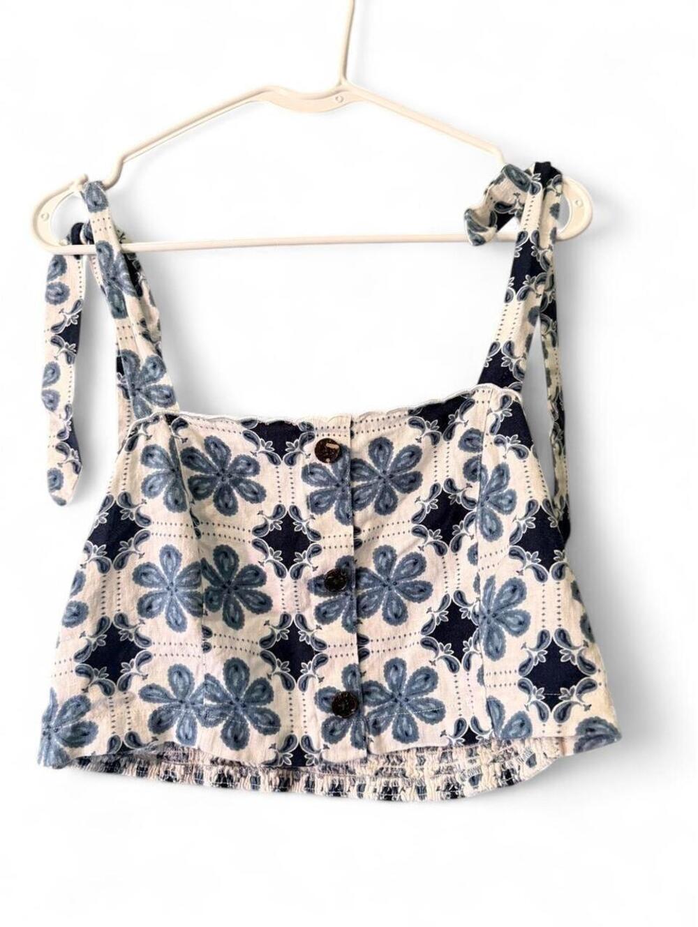 Aguabendita x target white and blue floral crop top with tie straps, size L